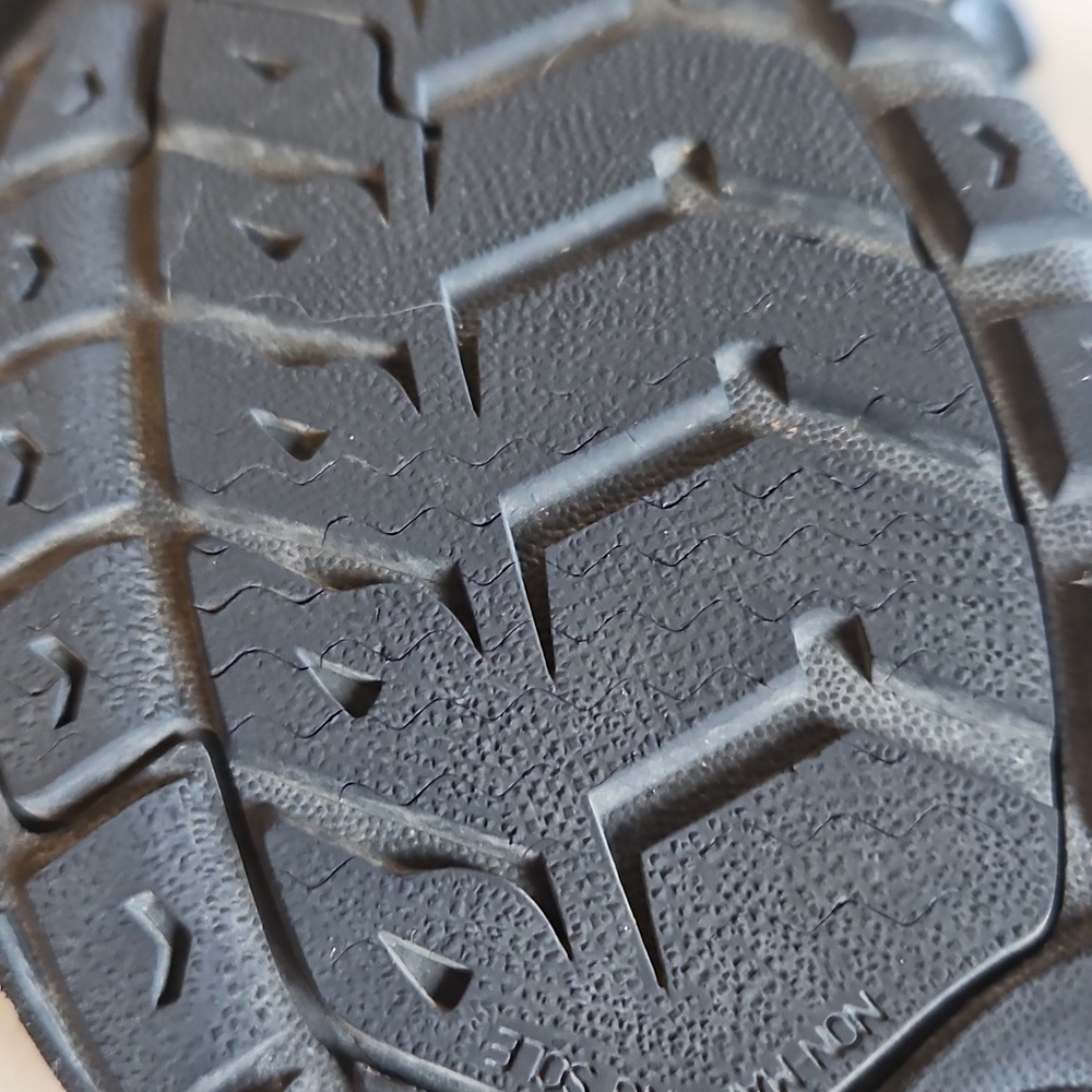 Keens Black And Grey Youth Sandals - Picture 11 of 14